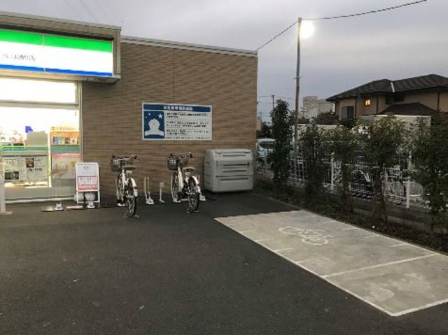 コンビニ　ファミリーマート北葛西ぼうしば通り店（コンビニ）まで61m