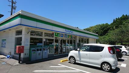 コンビニ　ファミリーマート　清武新町店（コンビニ）まで300m