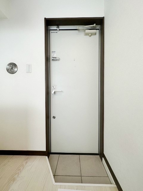 玄関　別部屋同仕様タイプ