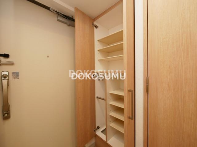 玄関　住まいの顔として相応しい、気品とゆとりのあるエントランス。