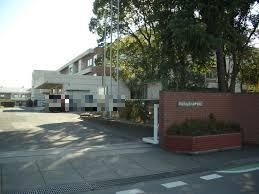 中学校　鴻巣市立鴻巣西中学校（中学校）まで348m