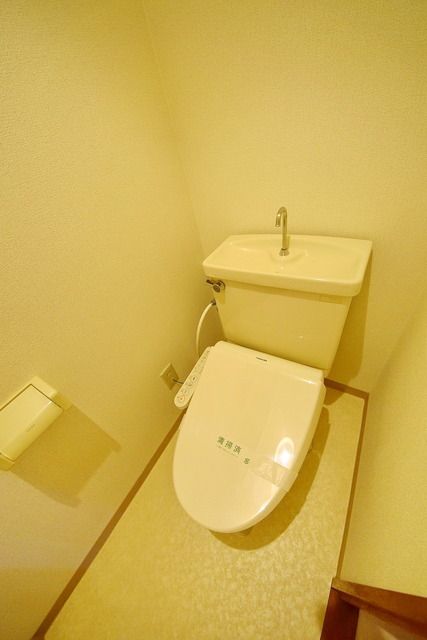 トイレ　ウォシュレット付き
