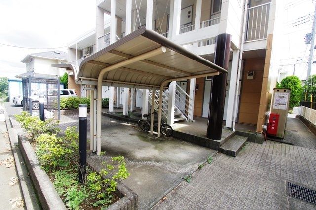 エントランス　★　屋根付き自転車置き場あり！★