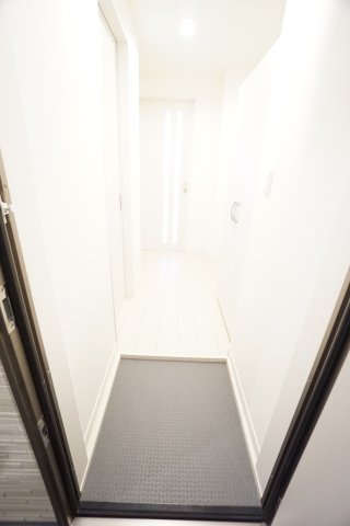 玄関　※同物件・同タイプの写真です。