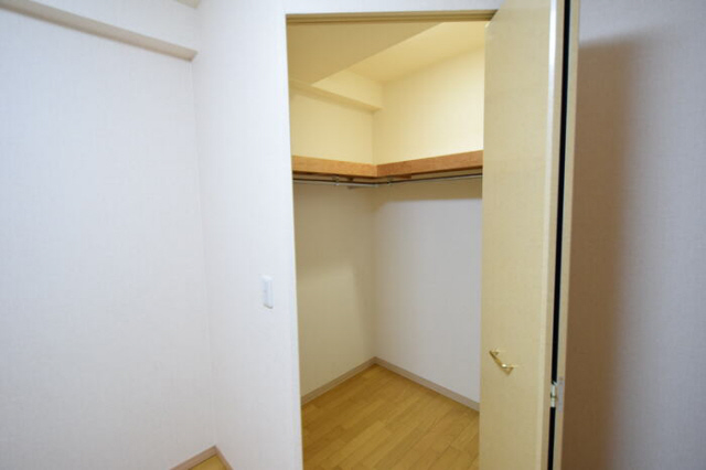 収納　写真は同マンションの他のお部屋のものです