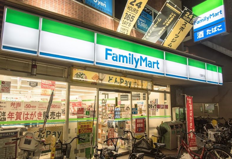 コンビニ　ファミリーマート 花園町店（コンビニ）まで307m