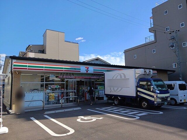 コンビニ　セブンイレブン京都大宮木津屋橋（コンビニ）まで89m