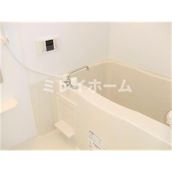 バス・シャワールーム　同建物内、別のお部屋の参考写真になります。