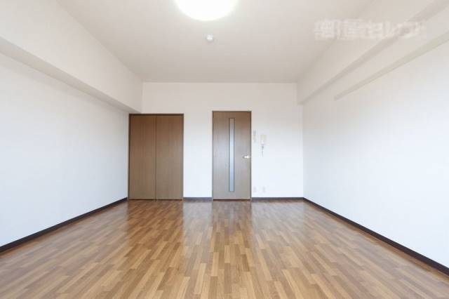 居室・リビング　約１３帖の広々としたお部屋