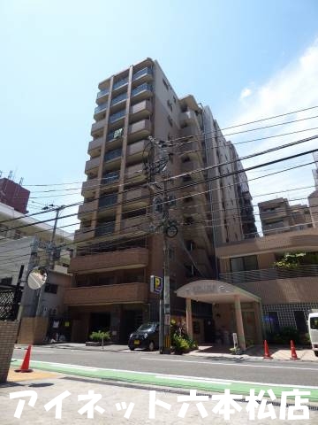 建物外観　最寄り駅徒歩4分圏内の人気マンションです
