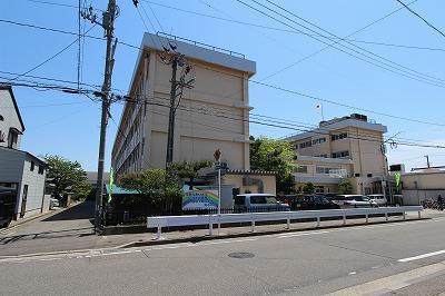 小学校　新潟市立新通小学校（小学校）まで408m