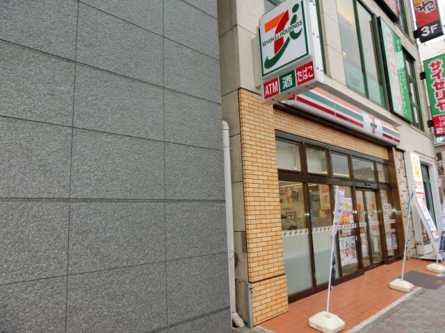 コンビニ　セブンイレブン（コンビニ）まで404m