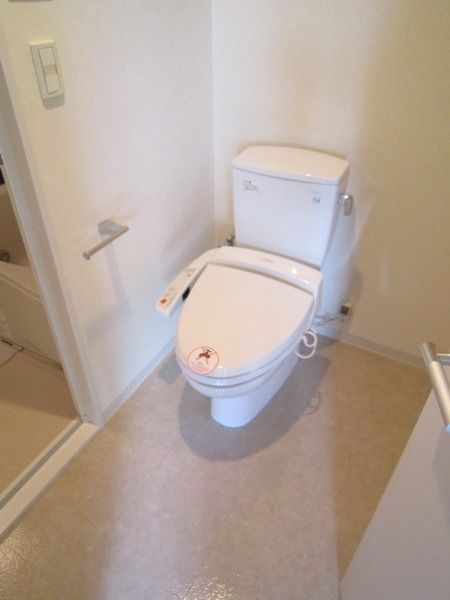 トイレ　シャワートイレ完備