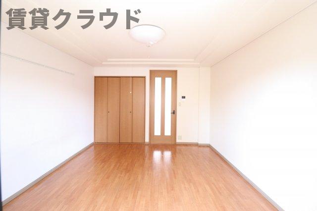 居室・リビング　こちらのリビングで趣味の時間をお楽しみください