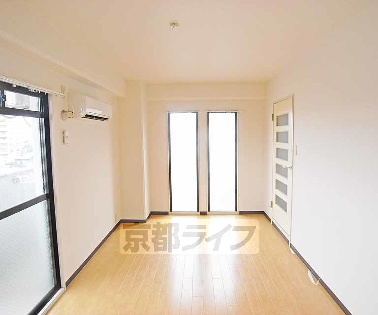 居室・リビング　開放的なお部屋です。