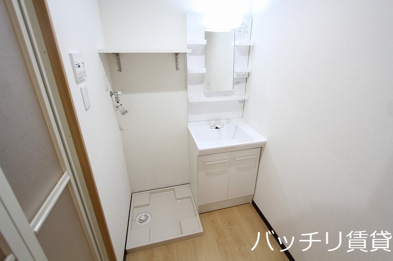 洗面設備　画像は別号室タイプの為、現状を優先致します。