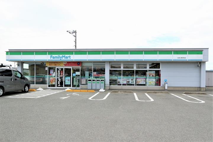 コンビニ　ファミリーマート北島工業団地店（コンビニ）まで1576m