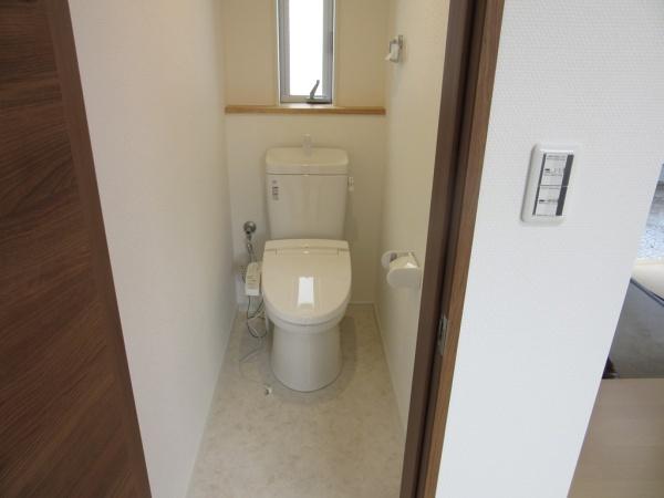 トイレ　写真は入居前の過去のものです