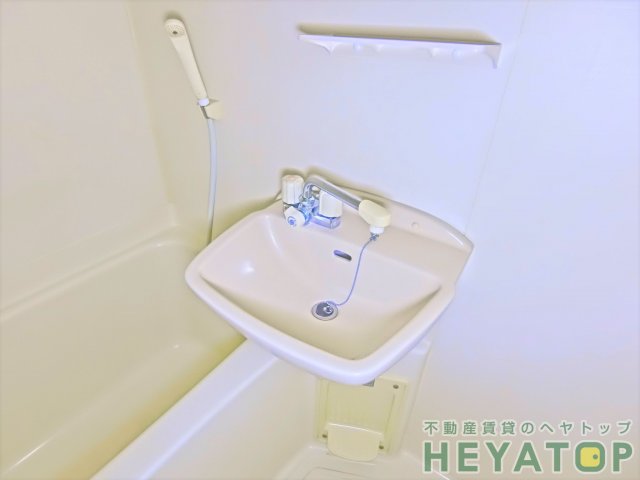 洗面設備　洗面台（同仕様写真）