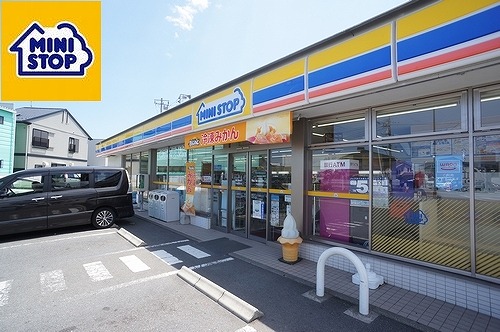 コンビニ　ミニストップ 平塚高村店（コンビニ）まで302m