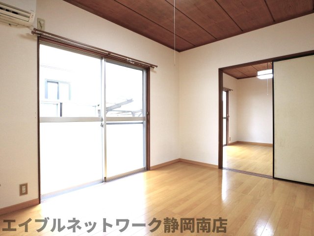 居室・リビング　居間です