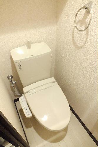 トイレ　温水洗浄便座