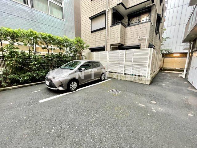 駐車場　駐車場があるので、車を買う予定の方も安心です