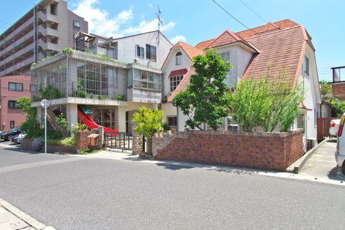 幼稚園・保育園　呉中央幼稚園（幼稚園・保育園）まで186m