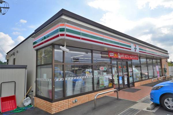 コンビニ　セブンイレブン富士吉田旭三丁目店（コンビニ）まで1000m