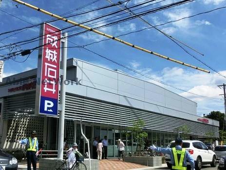 コンビニ　ローソン陽明小学校前店（コンビニ）まで553m