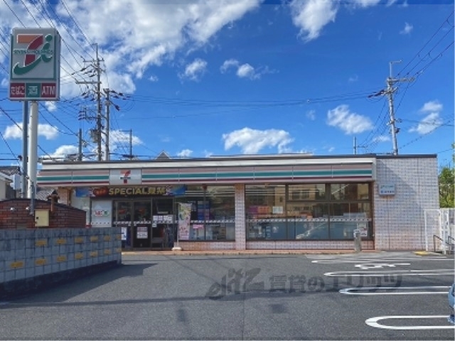 コンビニ　セブンイレブン大津大萱３丁目店（コンビニ）まで300m