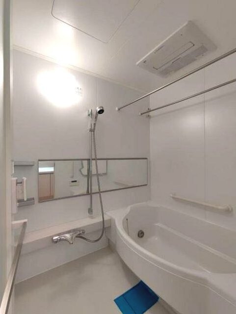 バス・シャワールーム　浴室乾燥機能付きです