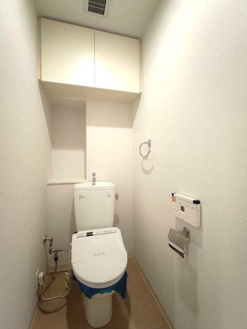 トイレ　温水洗浄便座です