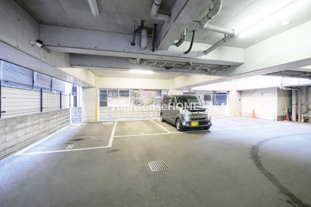 駐車場　駐車場完備です