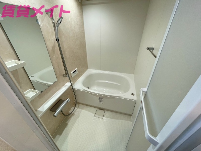 バス・シャワールーム　同建物別部屋写真です