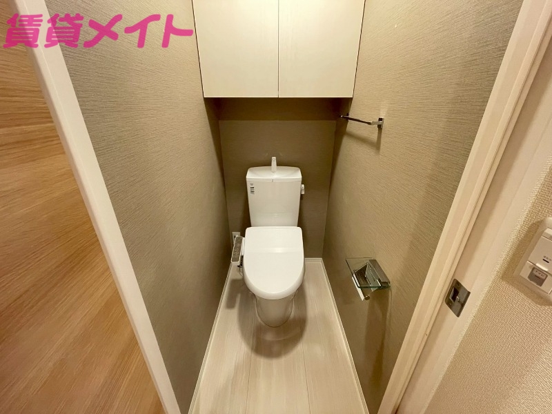 トイレ　同建物別部屋写真です