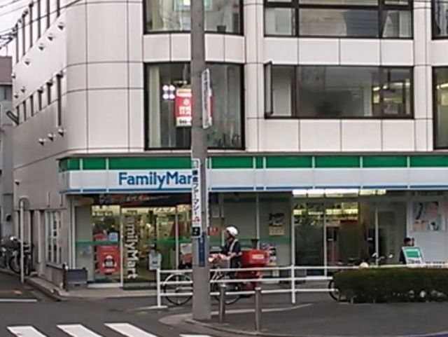 コンビニ　ファミリーマート大船駅北店（コンビニ）まで330m