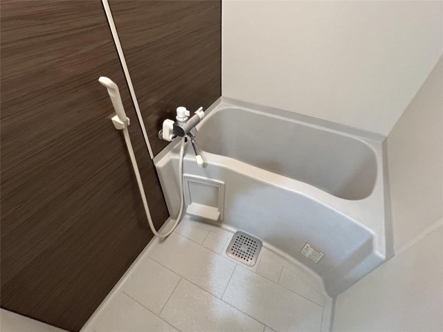 バス・シャワールーム　シャワー付きでいつでもすぐに入浴できるバスルーム♪