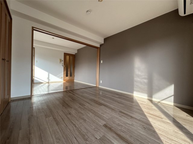 その他部屋・スペース　続き間で家具の配置もしやすい広々としたお部屋です♪