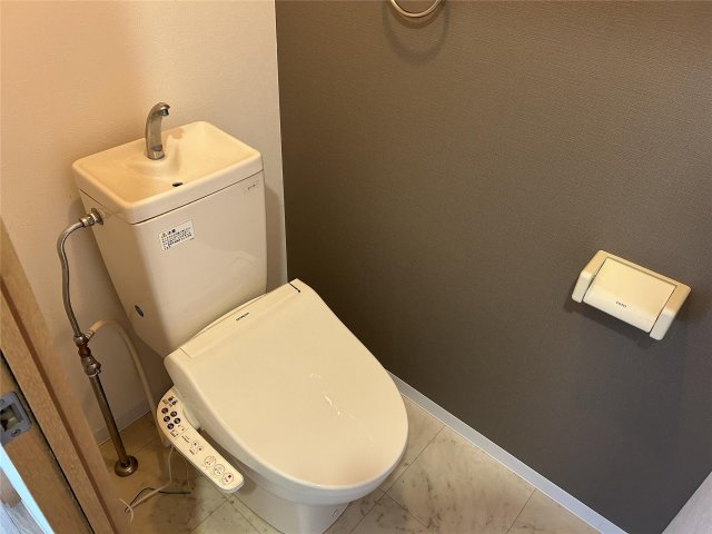 トイレ　ウォシュレット付きの洋式トイレです♪