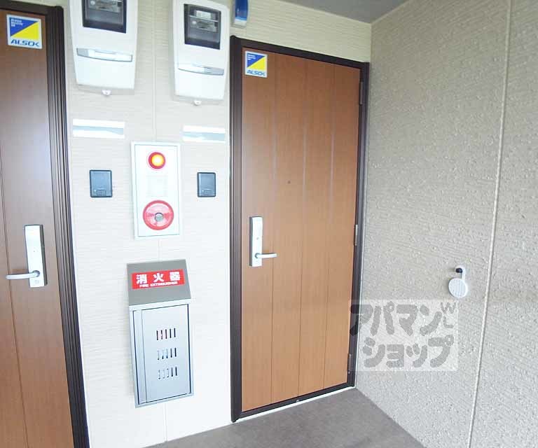 その他設備　玄関のドアです。
