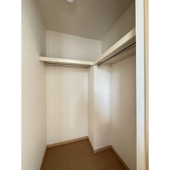 収納　北側洋室のウォークインクローゼット