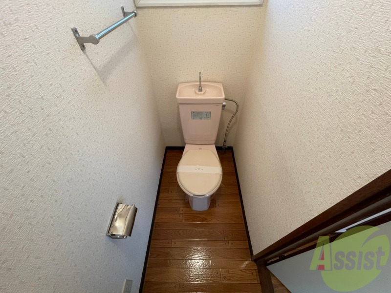 トイレ　こちらはトイレです。清潔感があり、安心して使用できます。