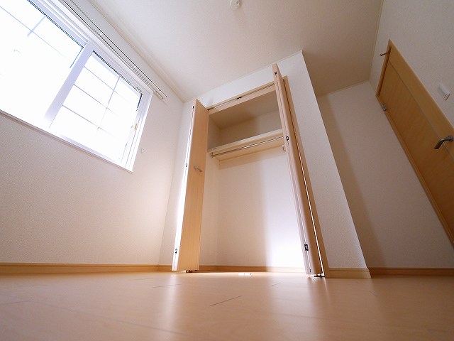 トイレ　落ち着いた色調のトイレです