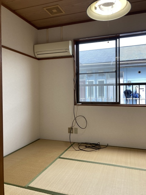 居室・リビング　※補修前の参考画像の為、設備等は現況優先。