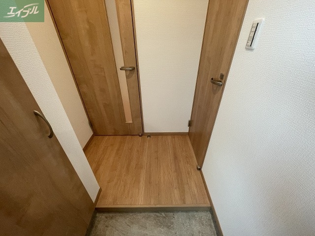 REGALEST 今の玄関写真