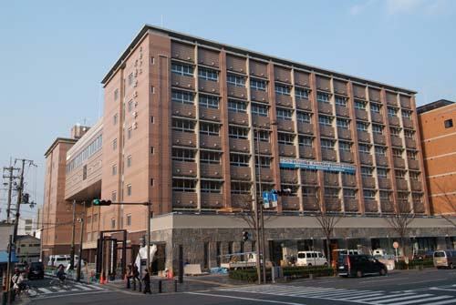 中学校　京都市立京都御池中学校（中学校）まで172m