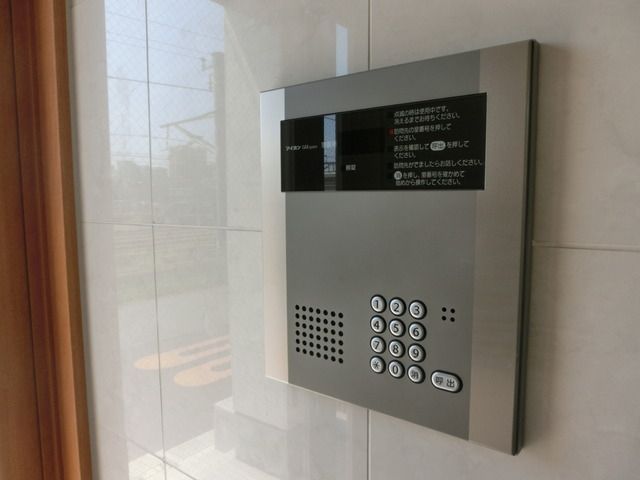 エントランス　オートロック付き