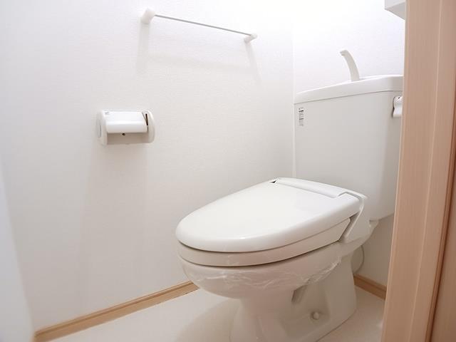 ＪＲ播但線 香呂駅 徒歩5分 2階建 築18年のトイレ写真