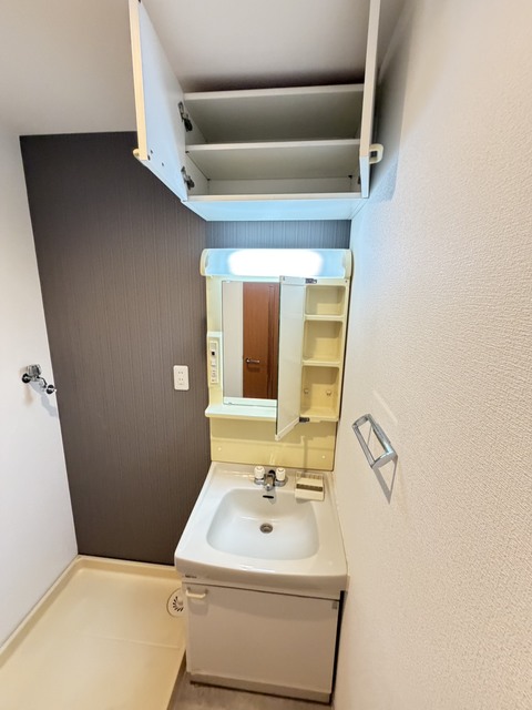 洗面設備　別部屋参考写真です
